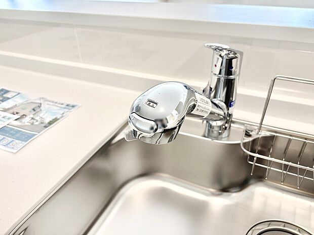 いつでも清潔なおいしいお水を。一つの水栓で水道水と浄水を使い分け。