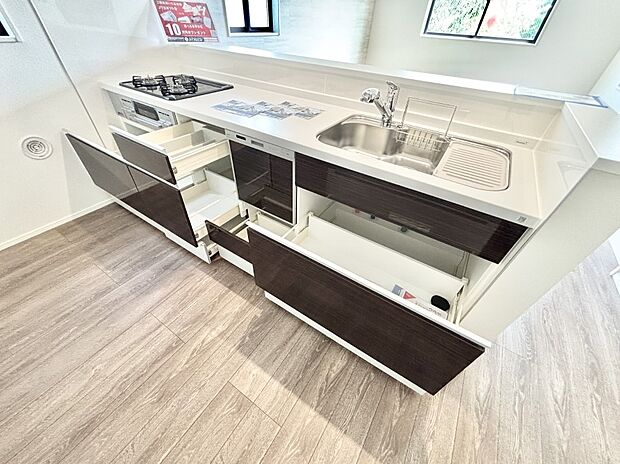 使いやすさを優先したスライド式収納タイプ!