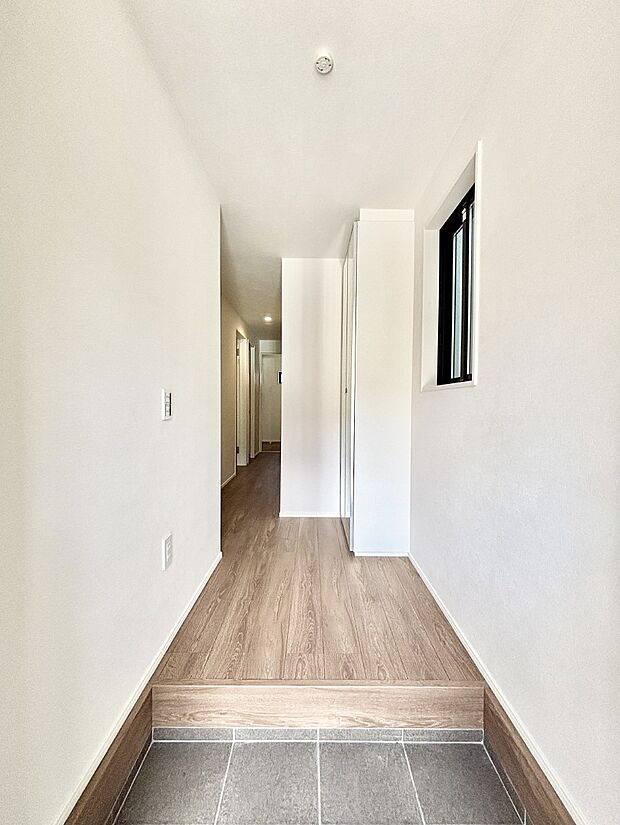 明るい玄関はお客様をお出迎えするのにぴったりです!