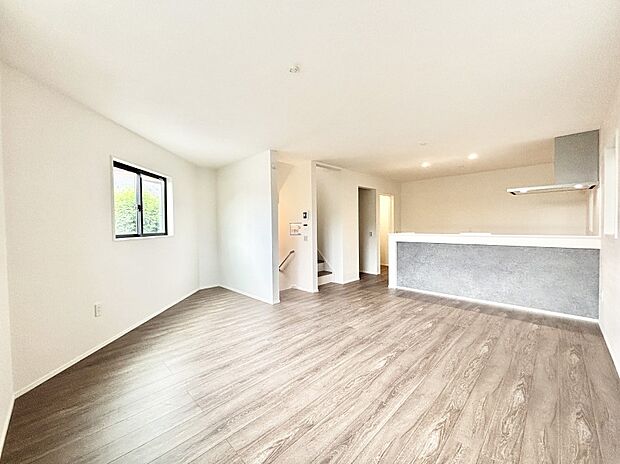 内装「ただいま」「おかえり」家族とのコミュニケーションが深まるリビングイン階段。