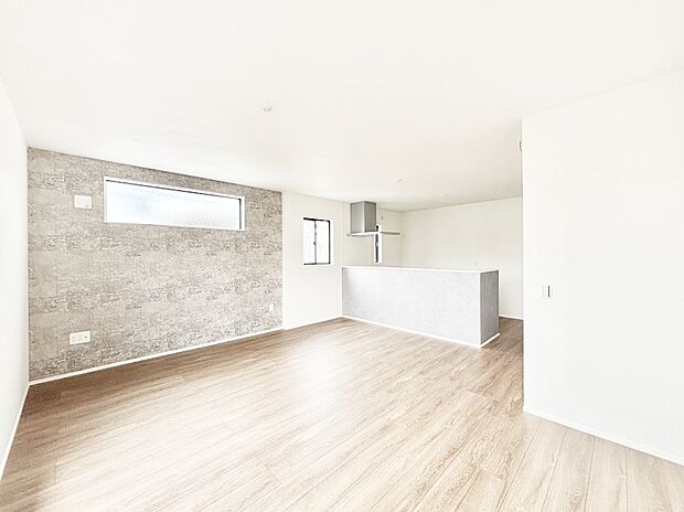 穏やかな陽だまりに包まれる、居心地の良いリビングで家族団らん!