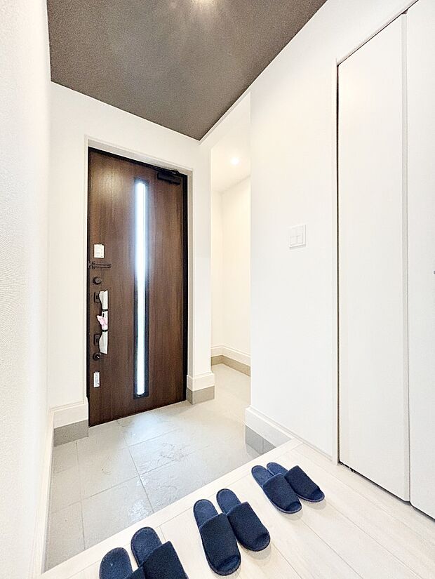 家族の帰宅やお客様をあたたかく迎える玄関。  