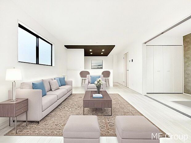 家族の和やかな会話が聞こえてきそう。開放感のあるリビングです。※家具はCGです  