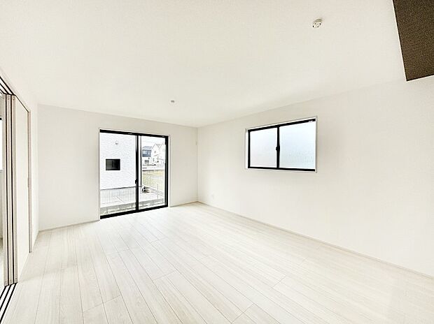 家族団らんの時間も増えそうなくつろぎのリビングダイニング。   