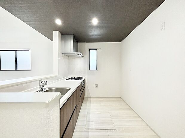 ゆとりあるキッチンではご家族と楽しくお料理ができます。  