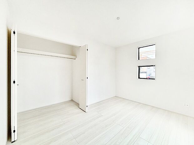 使いやすい形でベットや家具の置き方にも困ることもありません。