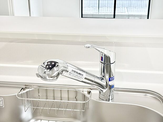 いつでも清潔なおいしいお水を。一つの水栓で水道水と浄水を使い分け。