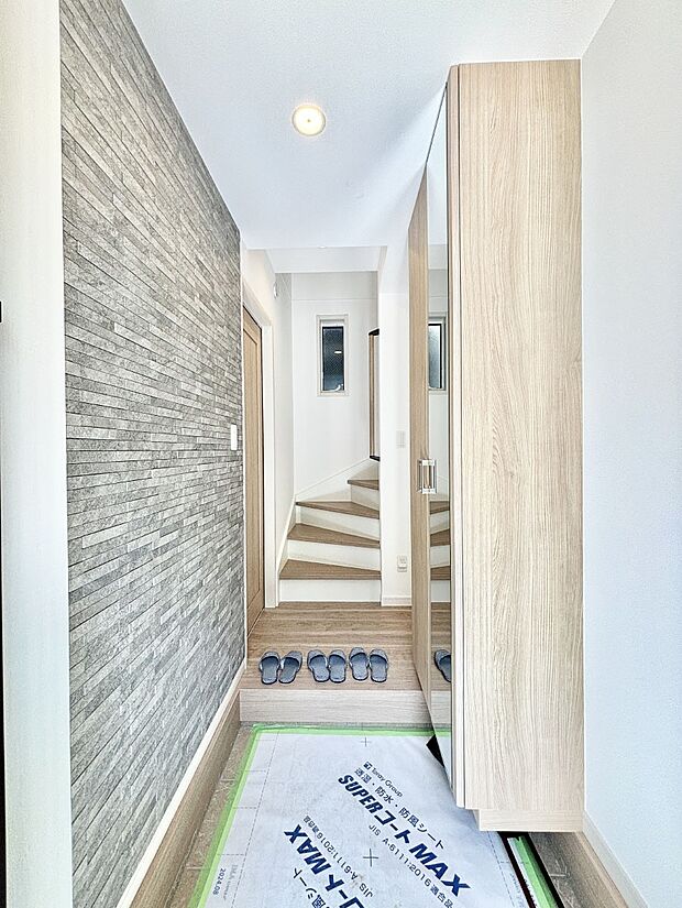 家族の帰宅やお客様をあたたかく迎える玄関