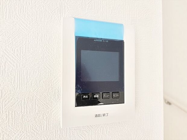 訪問者が一目でわかる安心のＴＶモニター付きインターホン。 