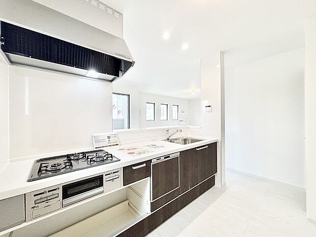 料理をしながらご家族との会話を楽しめる対面カウンターキッチン