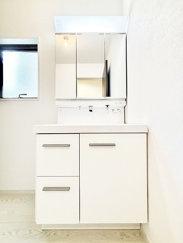 収納力と機能性に優れた洗面化粧台