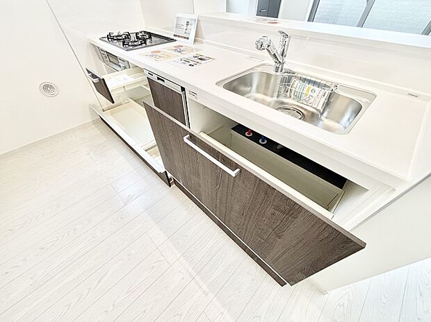 使いやすさを優先したスライド式収納タイプ！