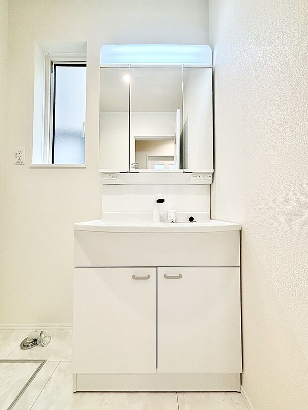 収納力と機能性に優れた洗面化粧台    