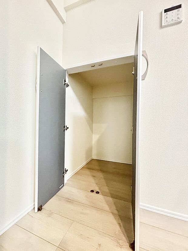 キッチン横収納スペース