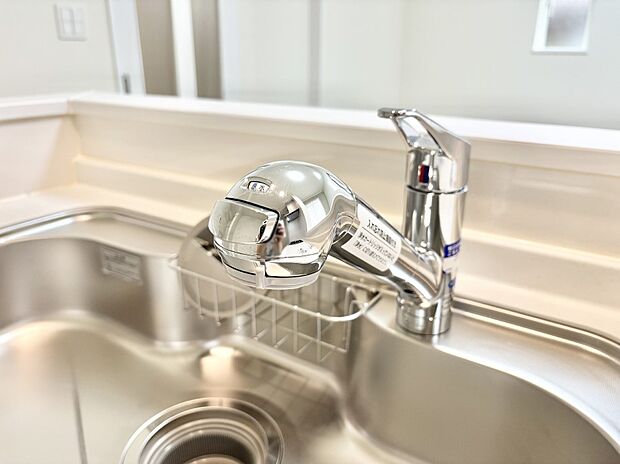 いつでも清潔なおいしいお水を。一つの水栓で水道水と浄水を使い分け。