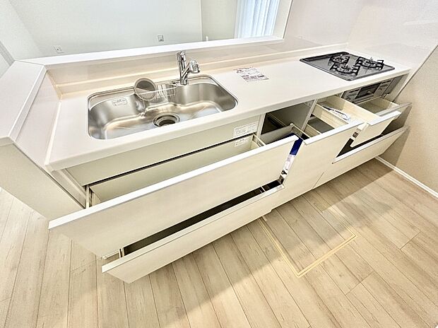 使いやすさを優先したスライド式収納タイプ！