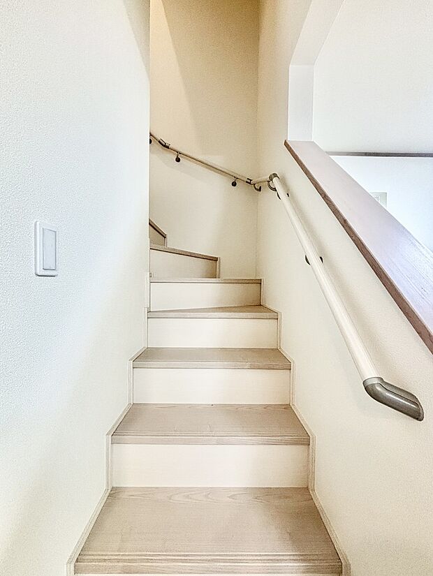 安全性を考慮し階段には手すりを設置しています  