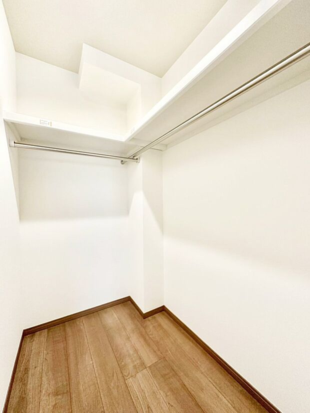 ウォークインクローゼットの活用で生活空間スッキリ