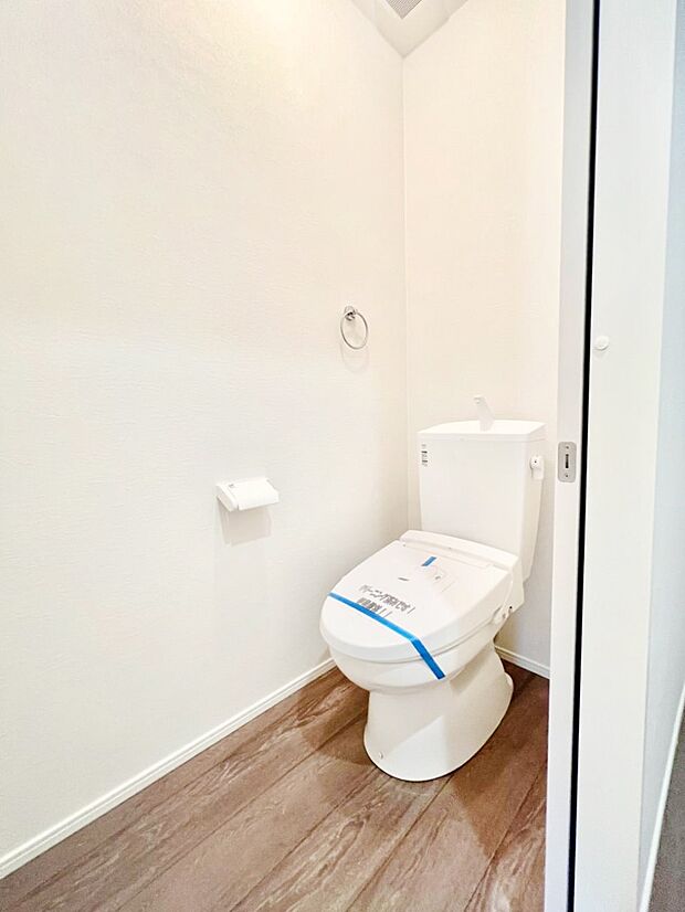 トイレは温水洗浄機能付き  