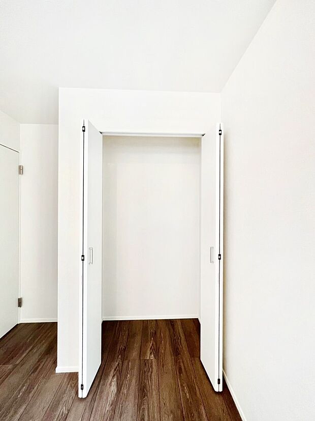 たっぷりの収納スペースで快適に暮らせそう 