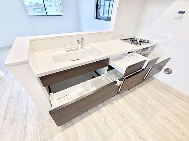 使いやすさを優先したスライド式収納タイプ!