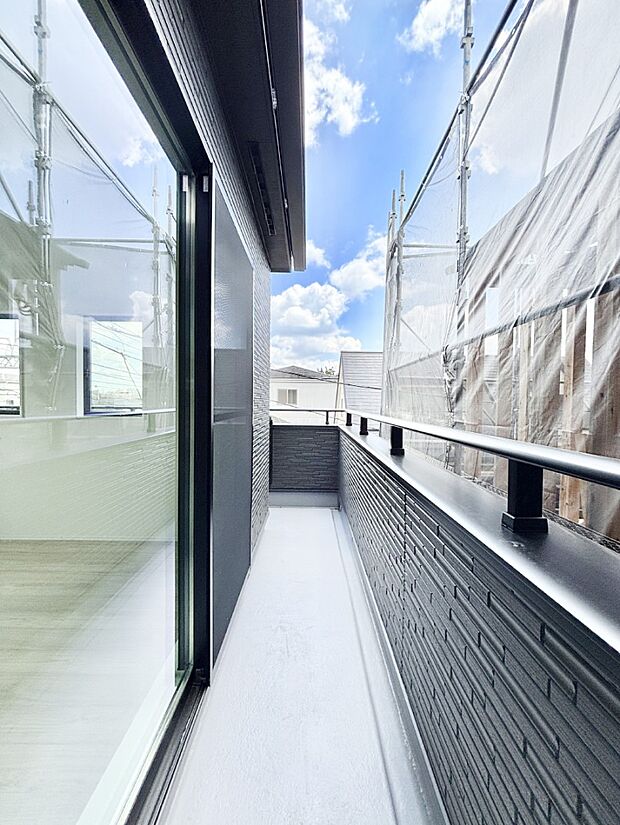 ゆったりバルコニーだから沢山お洗濯ものを干せます。