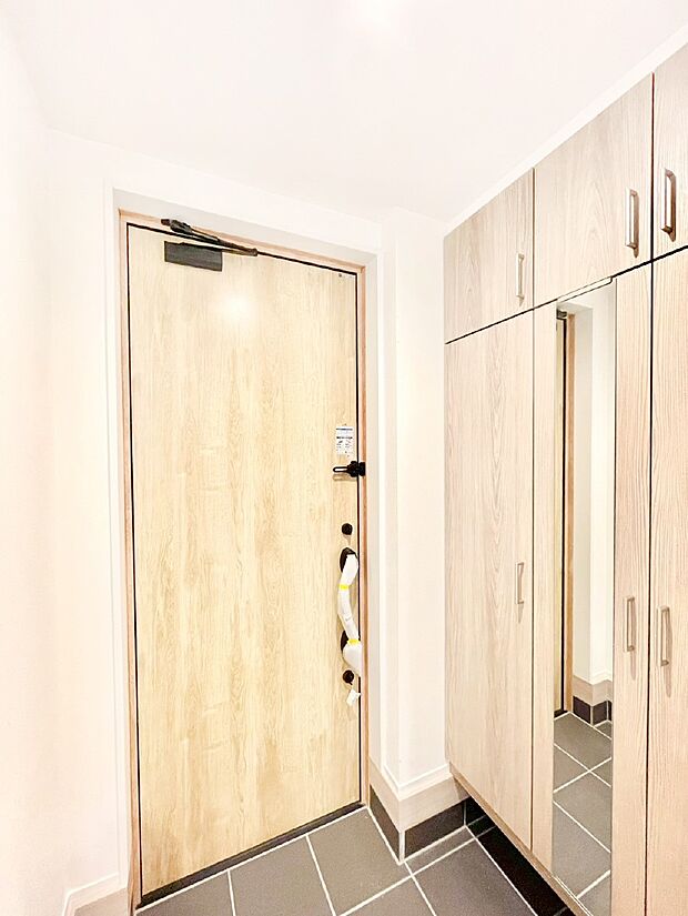 家族の帰宅やお客様をあたたかく迎える玄関。  