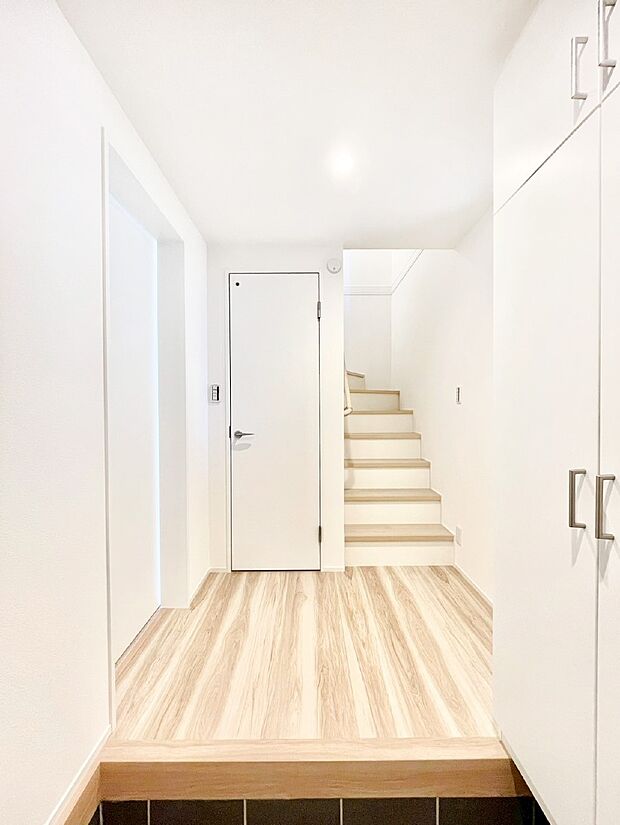 いつもきれいにしておきたい玄関ですね。  