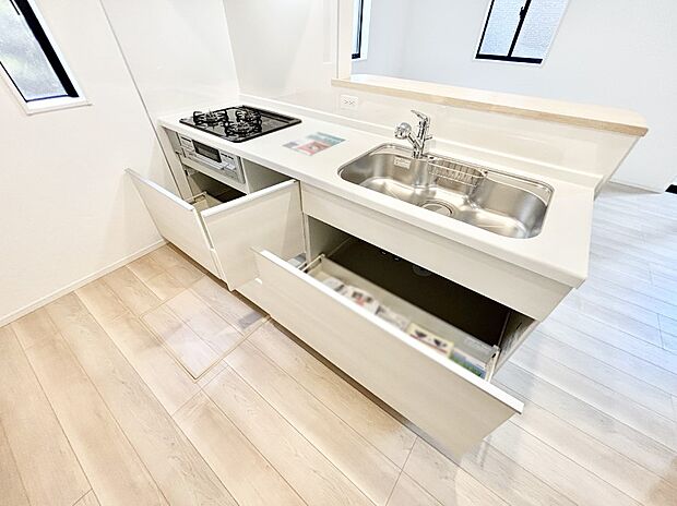 使いやすさを優先したスライド式収納タイプ！