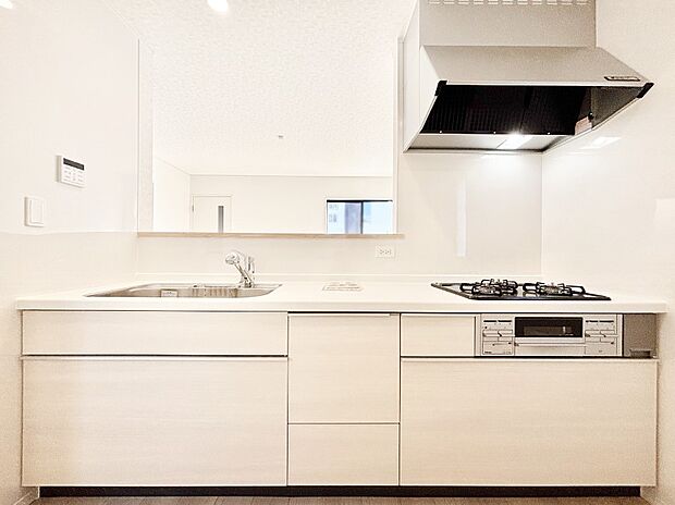 リビングで遊ぶお子様を見守りながらお料理ができる対面キッチン