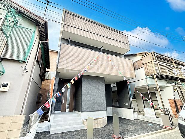 たっぷりの陽光と心地よい風が舞い込む住まい 　