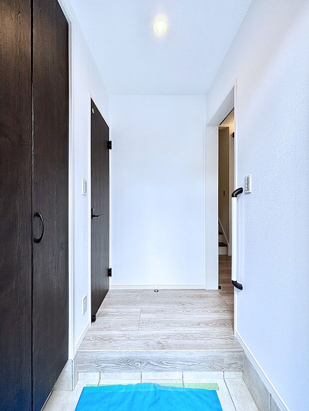 明るい玄関はお客様をお出迎えするのにぴったりです!