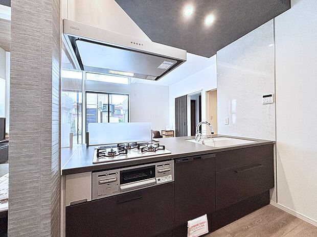 毎日使うキッチンだから、使いやすさ&お手入れのしやすさにこだわりました。