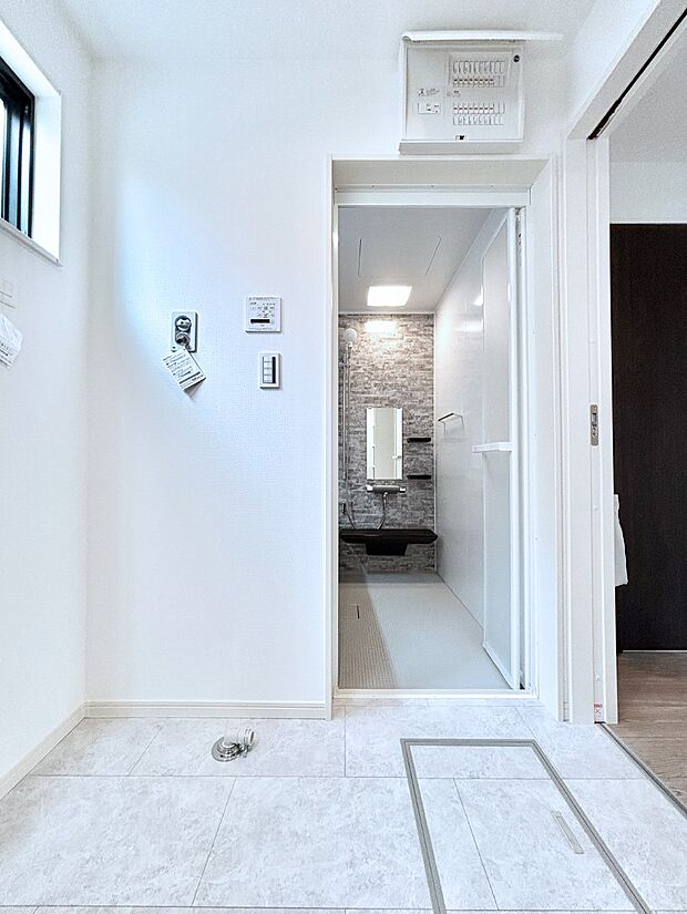 清潔感のある快適空間です。毎日の身支度も気持ち良くお使い頂けます。