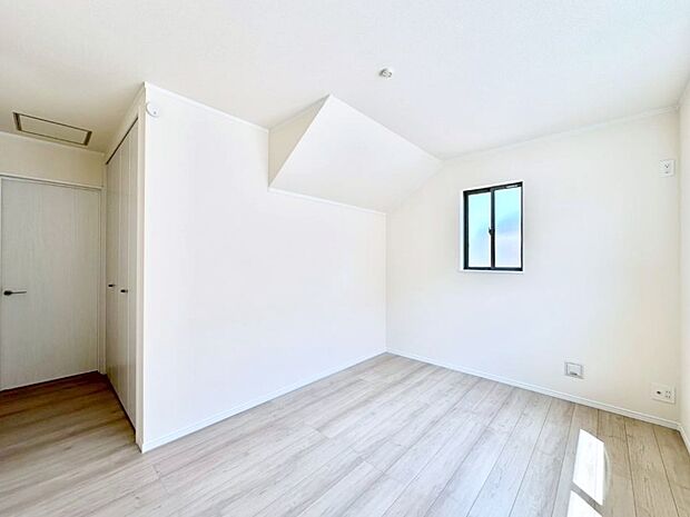 使いやすい形でベットや家具の置き方にも困ることもありません。