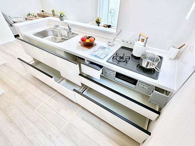 使いやすさを優先したスライド式収納タイプ!