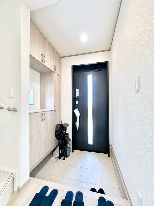 飾り棚を利用して、お越しいただくお客様をおもてなしできます。