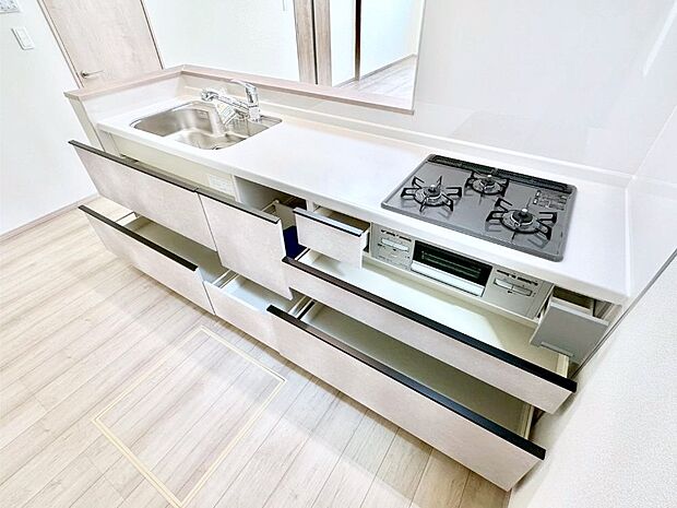 使いやすさを優先したスライド式収納タイプ!