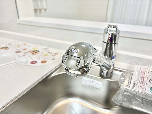 いつでも清潔なおいしいお水を。一つの水栓で水道水と浄水を使い分け。