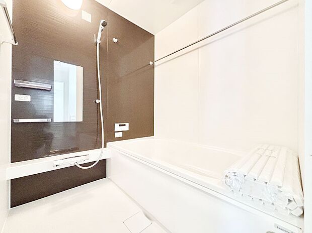 落ち着きのあるダークカラーを基調にしたバスルームで1日の疲れをリフレッシュ!