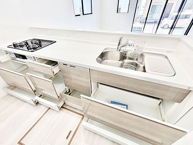 使いやすさを優先したスライド式収納タイプ!