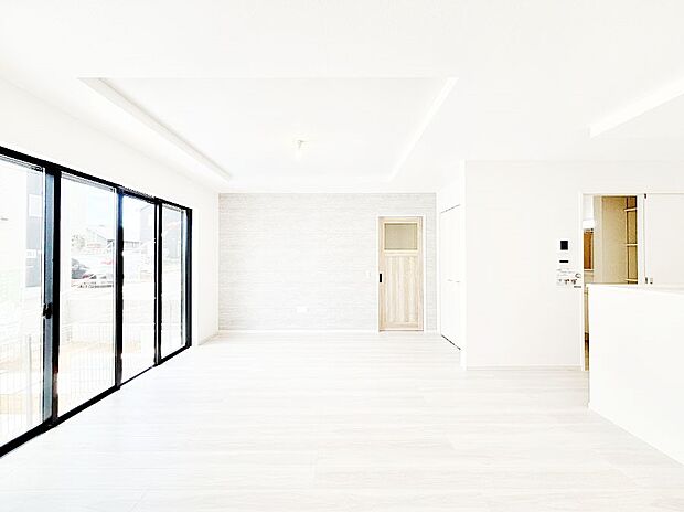 家族の笑顔が自然と生まれてくる、そんな雰囲気のダイニングに仕上がっています。