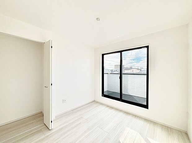 爽やかな日差しがお部屋全体を優しく包み込んでくれます