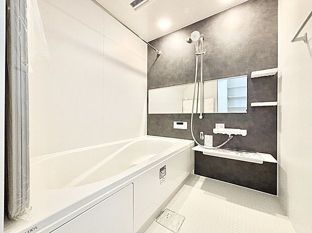 落ち着きのあるダークカラーを基調にしたバスルームで1日の疲れをリフレッシュ!