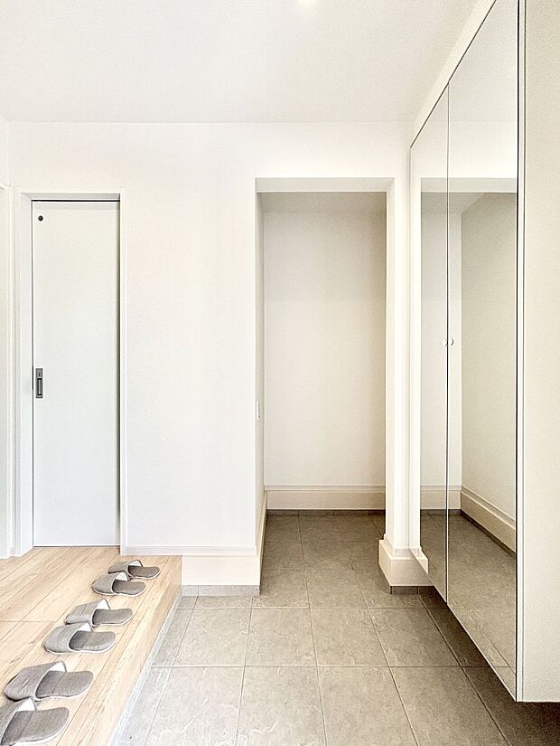 家族の帰宅やお客様をあたたかく迎える玄関  