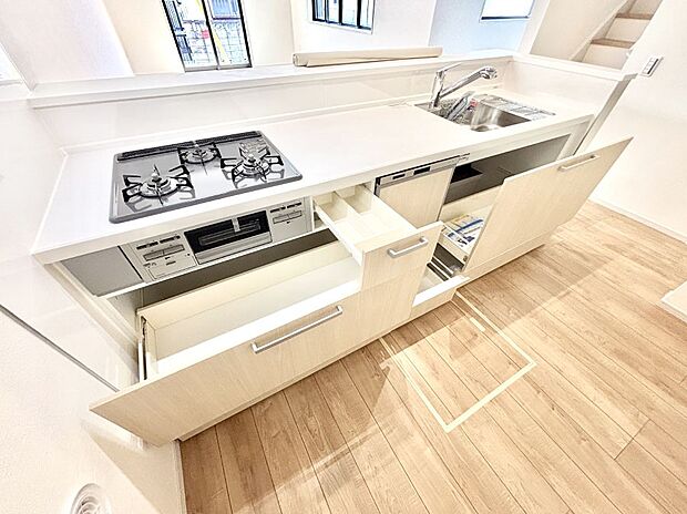 使いやすさを優先したスライド式収納タイプ!