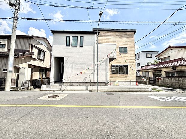 洗練された外観、上質な住空間が広がる室内は永く安心して過ごせる住居です。
