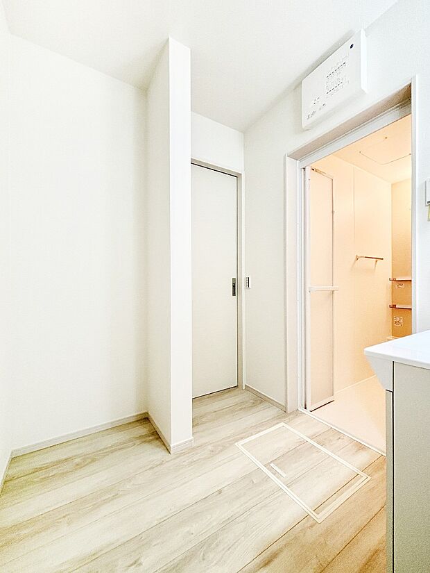 清潔感溢れるホワイトカラーを基調としたランドリースペース