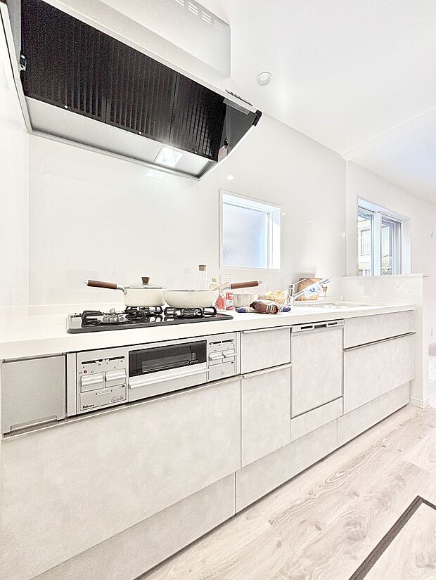 広々とした使い勝手の良いキッチンで日々のお料理も楽しくなりそう