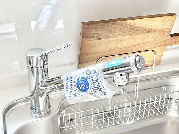 いつでも清潔なおいしいお水を。一つの水栓で水道水と浄水を使い分け。